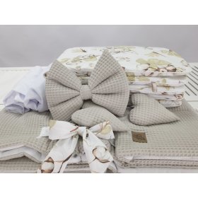Biela prútená postieľka s výbavou pre bábätko - Kvety bavlny, Ourbaby®