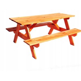 Záhradný drevený stôl s lavičkami